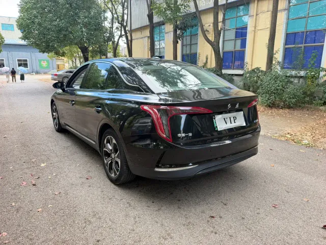 Hongqi E-QM5 — Фото автомобиля 8