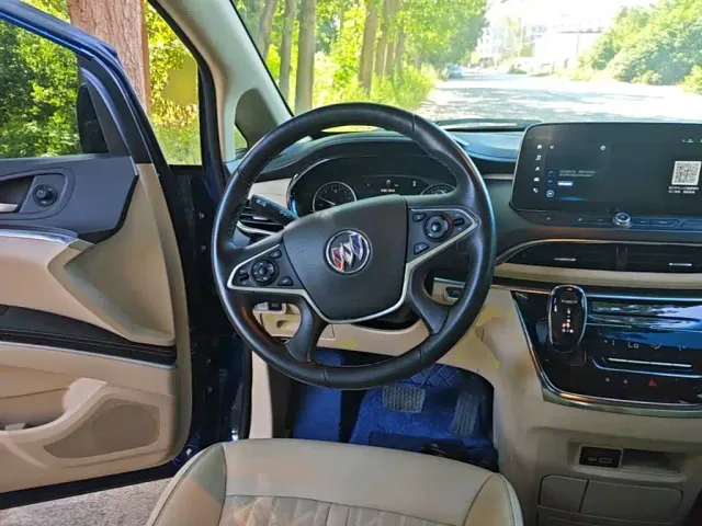 Buick GL8 — Фото автомобиля 10