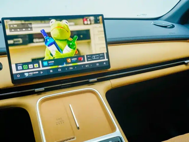 Geely Galaxy Starship 7 EM-i — Фото автомобиля 18