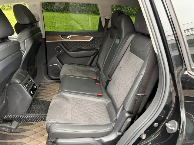 Hongqi HS7 — Фото автомобиля 12