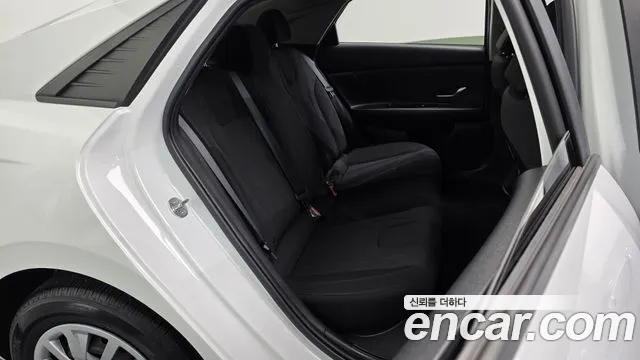 Hyundai Avante CN7 — Фото автомобиля 11