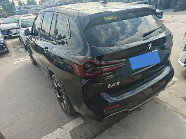 BMW iX3 — Фото автомобиля 3