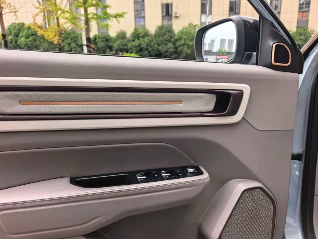 Geely ICON — Фото автомобиля 5