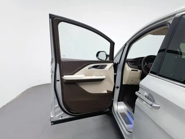 Bestune Besturn M9 — Фото автомобиля 8