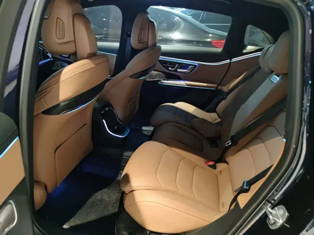 Mercedes-Benz E-Class — Фото автомобиля 6