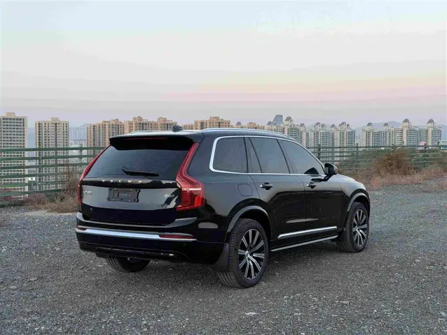 Volvo XC90 — Фото автомобиля 4