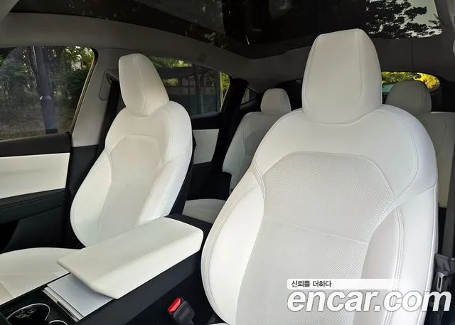 Tesla Model Y — Фото автомобиля 14