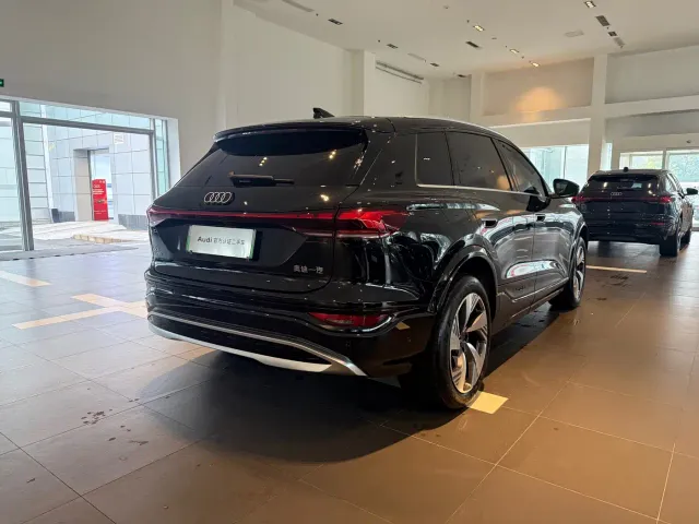 Audi Q6L e-tron — Фото автомобиля 7