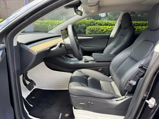 Tesla Model Y — Фото автомобиля 4