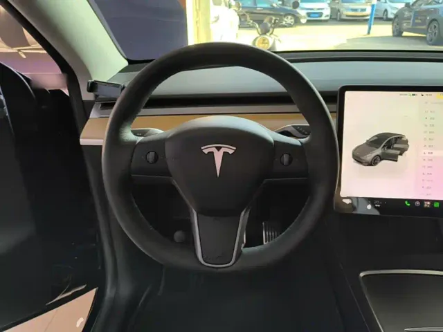 Tesla Model Y — Фото автомобиля 10