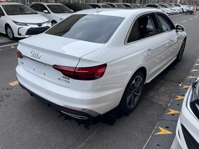 Audi A4L — Фото автомобиля 14