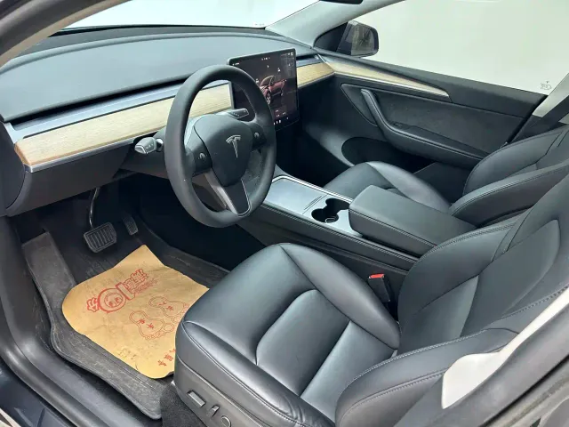 Tesla Model Y — Фото автомобиля 5