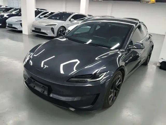 Фотография автомобиля — Tesla Model 3