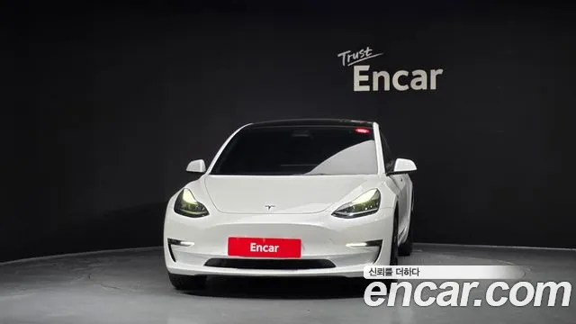Tesla Model 3 — Фото автомобиля 3