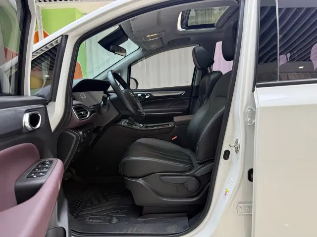 GAC Trumpchi M6 — Фото автомобиля 7