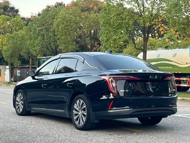 Hongqi E-QM5 — Фото автомобиля 4