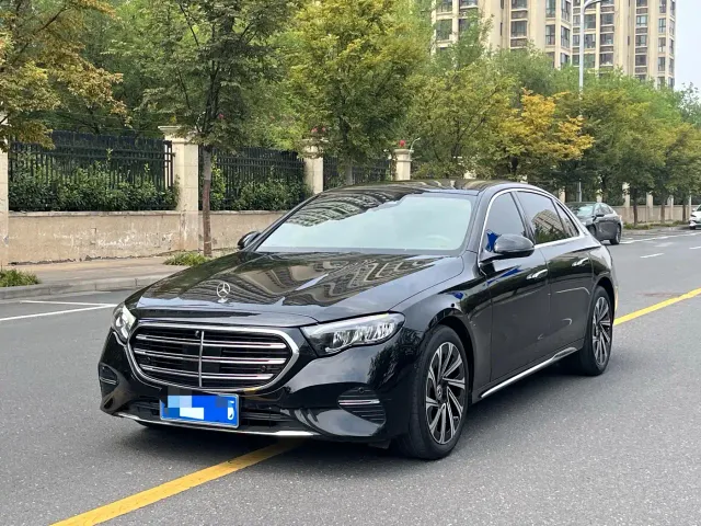 Mercedes-Benz E-Class — Фото автомобиля 16