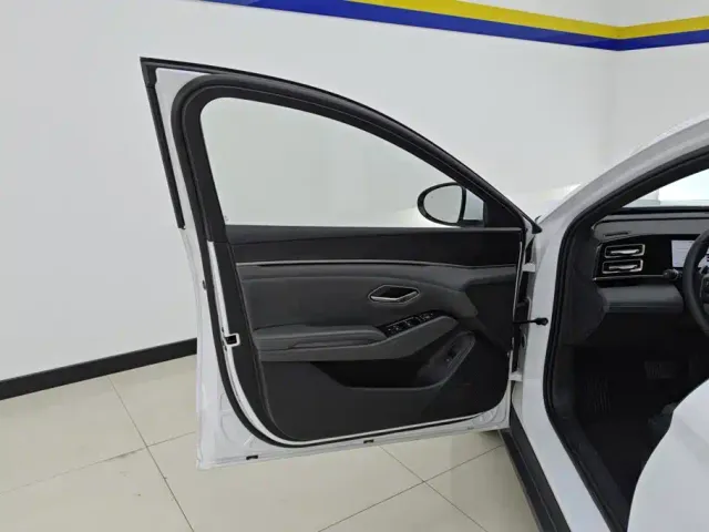 BYD Qin L — Фото автомобиля 7