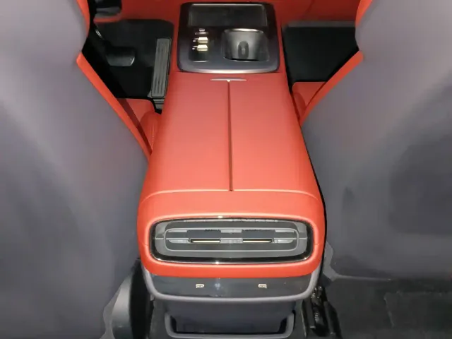 Xiaomi SU7 — Фото автомобиля 5