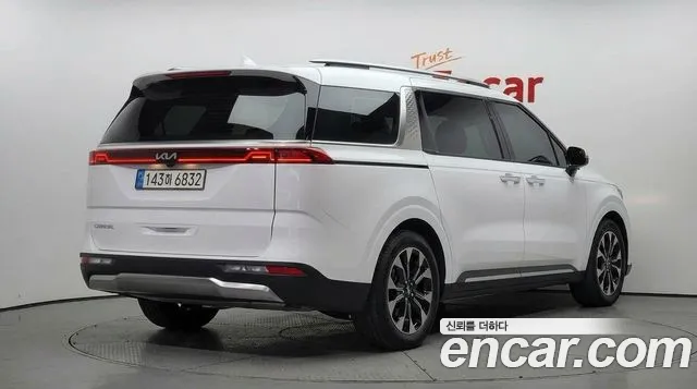 Kia Carnival Generation 4 — Фото автомобиля 2