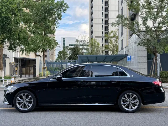 Mercedes-Benz E-Class — Фото автомобиля 21