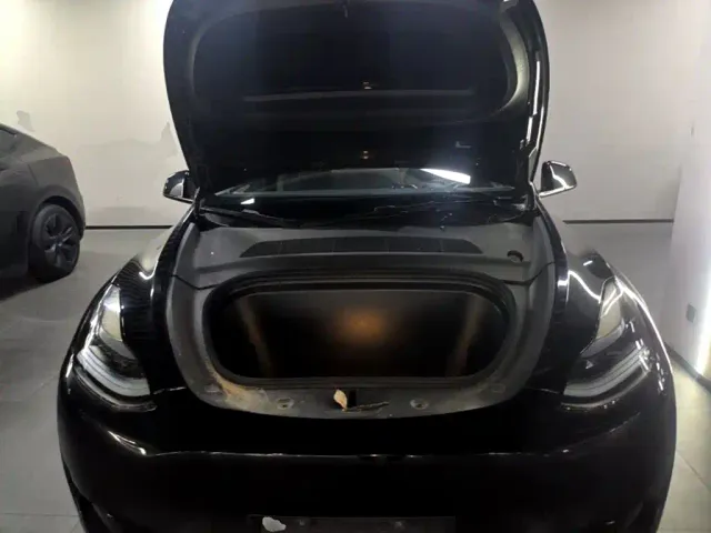 Tesla Model Y — Фото автомобиля 19