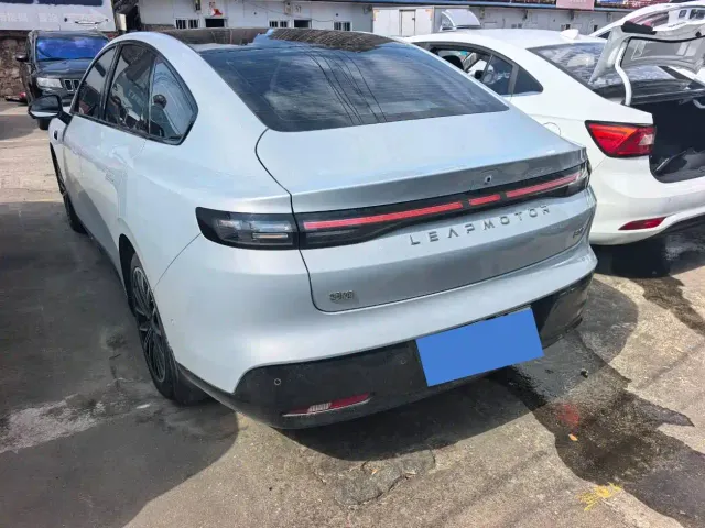 Leapmotor B01 — Фото автомобиля 6