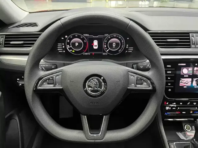Skoda Superb — Фото автомобиля 8