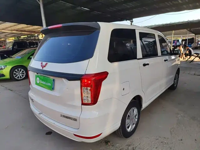 Wuling Hongguang — Фото автомобиля 6