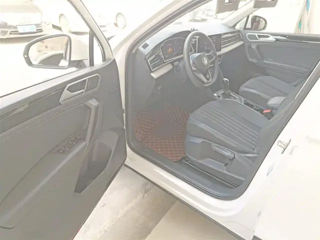 Volkswagen Tiguan L — Фото автомобиля 11