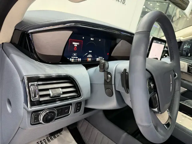 Lincoln Navigator — Фото автомобиля 14