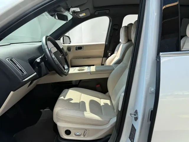 Li Auto L6 — Фото автомобиля 11