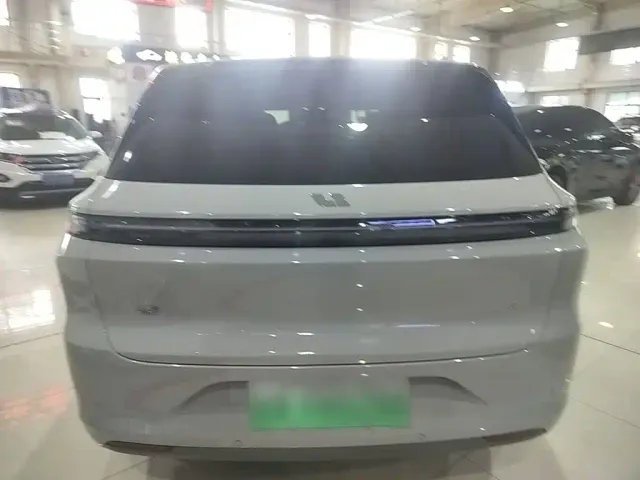 Li Auto L6 — Фото автомобиля 5