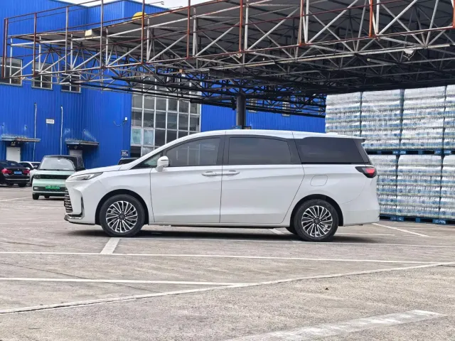 Buick Buick GL8 New Energy 2025 Landlux Smart Edition 7-seater — Фото автомобиля 3