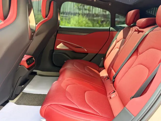 Xiaomi SU7 — Фото автомобиля 21