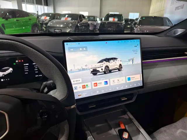 Lynk & Co Z20 — Фото автомобиля 8