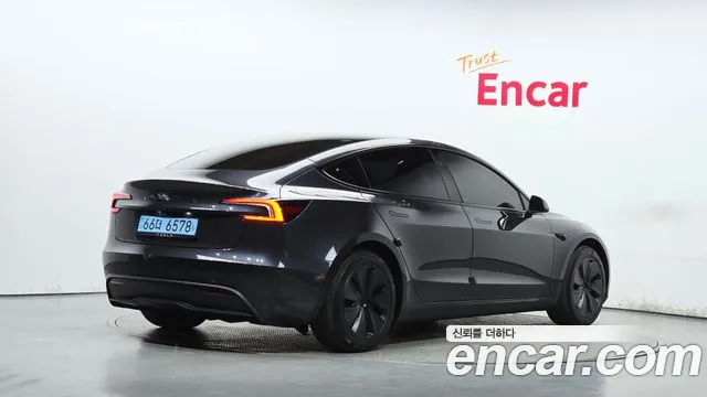 Tesla Model 3 — Фото автомобиля 2