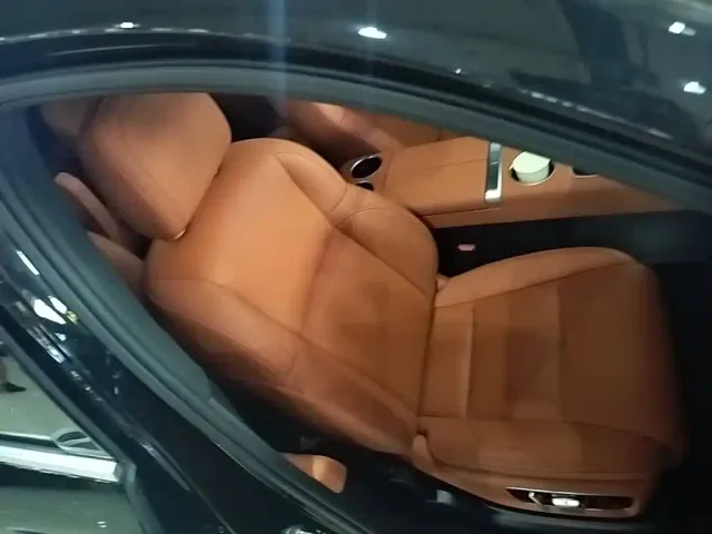 Li Auto L8 — Фото автомобиля 24