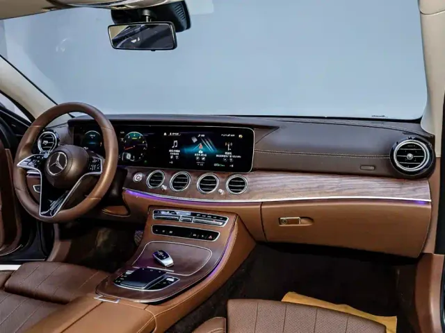 Mercedes-Benz E-Class — Фото автомобиля 24