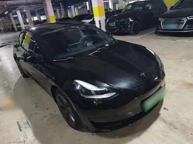 Tesla Model 3 — Фото автомобиля 3