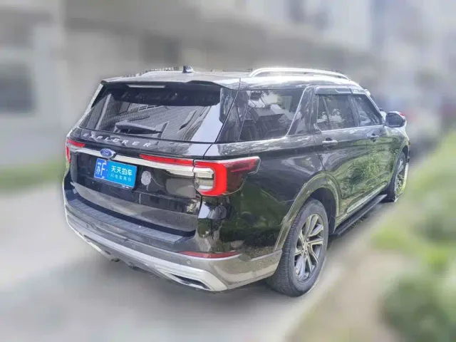 Ford Explorer — Фото автомобиля 5