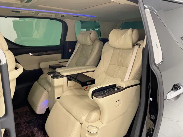 Toyota Alphard — Фото автомобиля 17