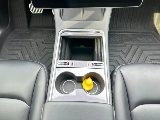 Tesla Model Y — Фото автомобиля 17
