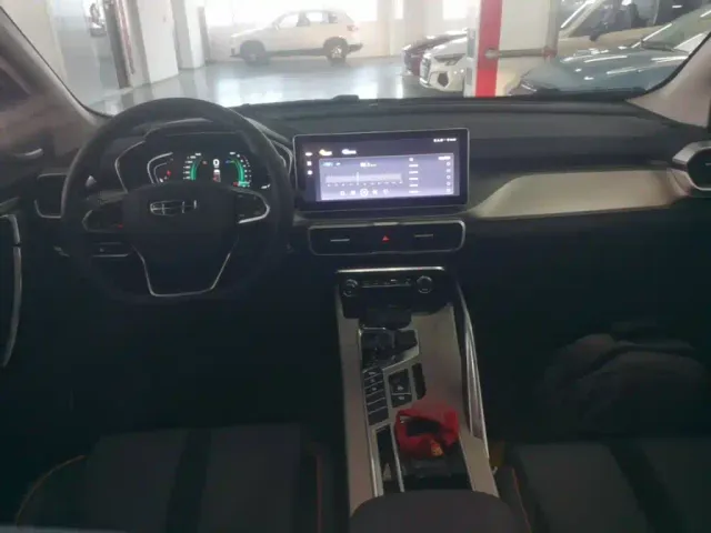 Geely Binyue — Фото автомобиля 9