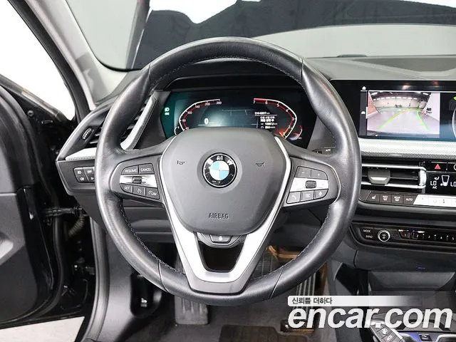 BMW 1 Series F40 — Фото автомобиля 14