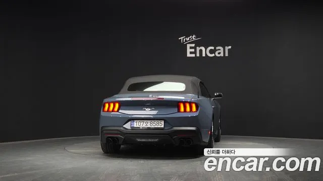 Ford Mustang Mustang 7 поколение 2.3 EcoBoost Premium Кабриолет — Фото автомобиля 4