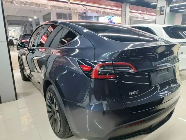 Tesla Model Y — Фото автомобиля 4