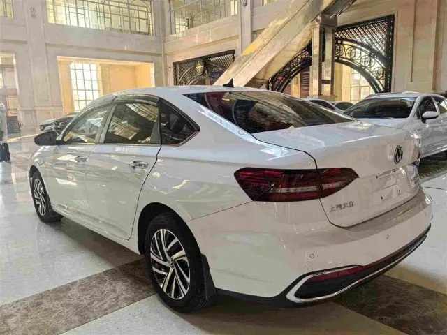 Volkswagen Lavida — Фото автомобиля 11