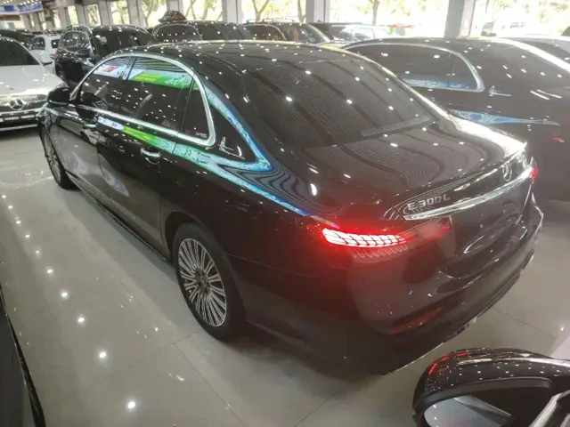 Mercedes-Benz E-Class — Фото автомобиля 11
