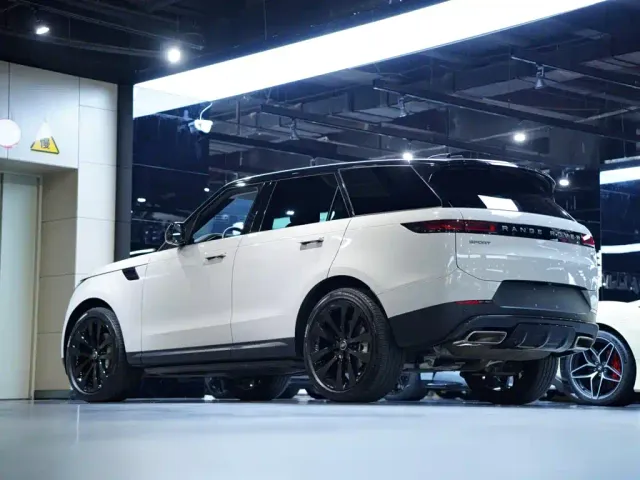 Land Rover Range Rover Sport — Фото автомобиля 5